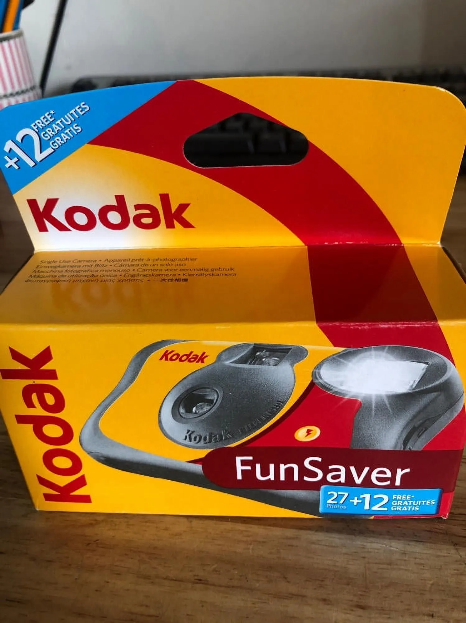 kodak 3920949 Fun Saver Single Use Camera with Flash (Yellow/Red)