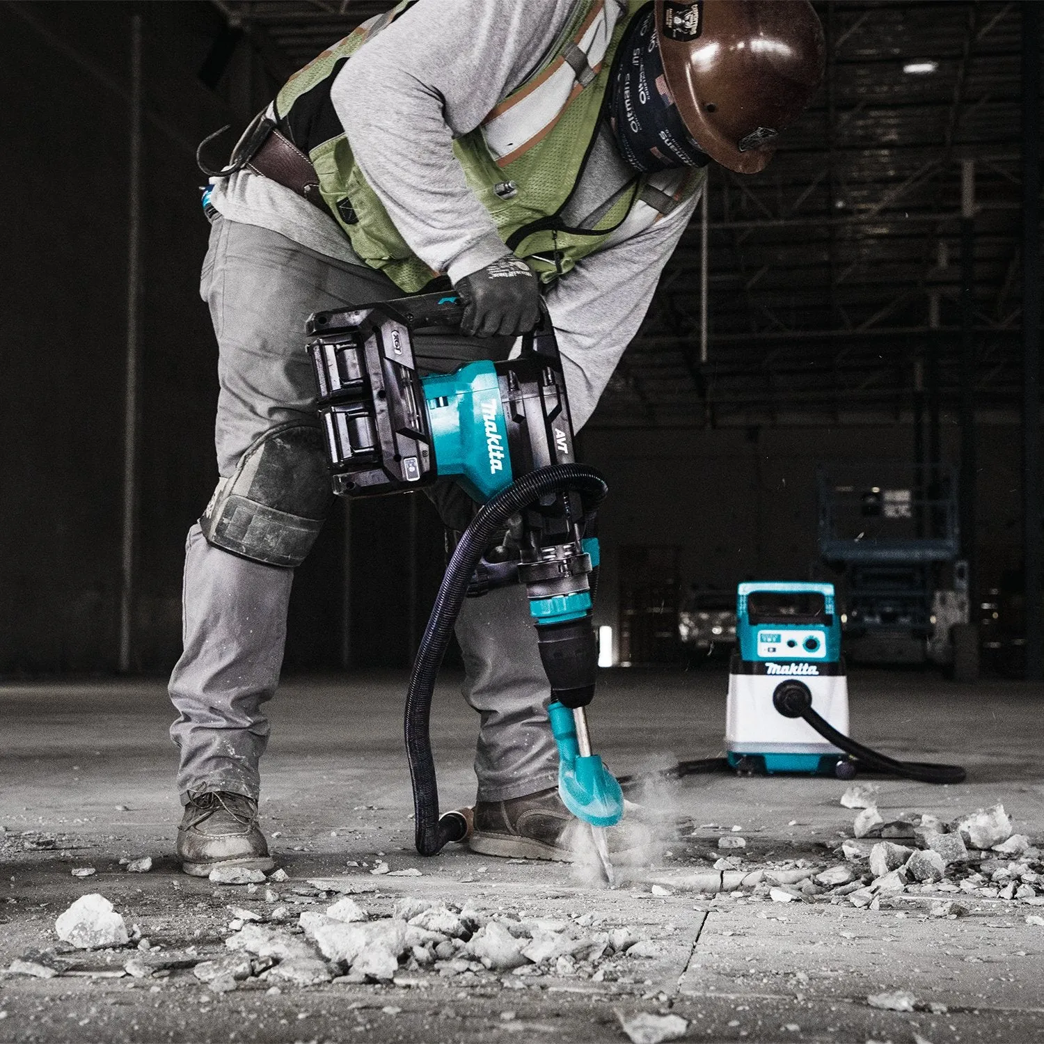 Makita (GMH02PM) 80V max (40V max X2) XGT® Brushless  28 lb. AVT® Demolition Hammer Kit
