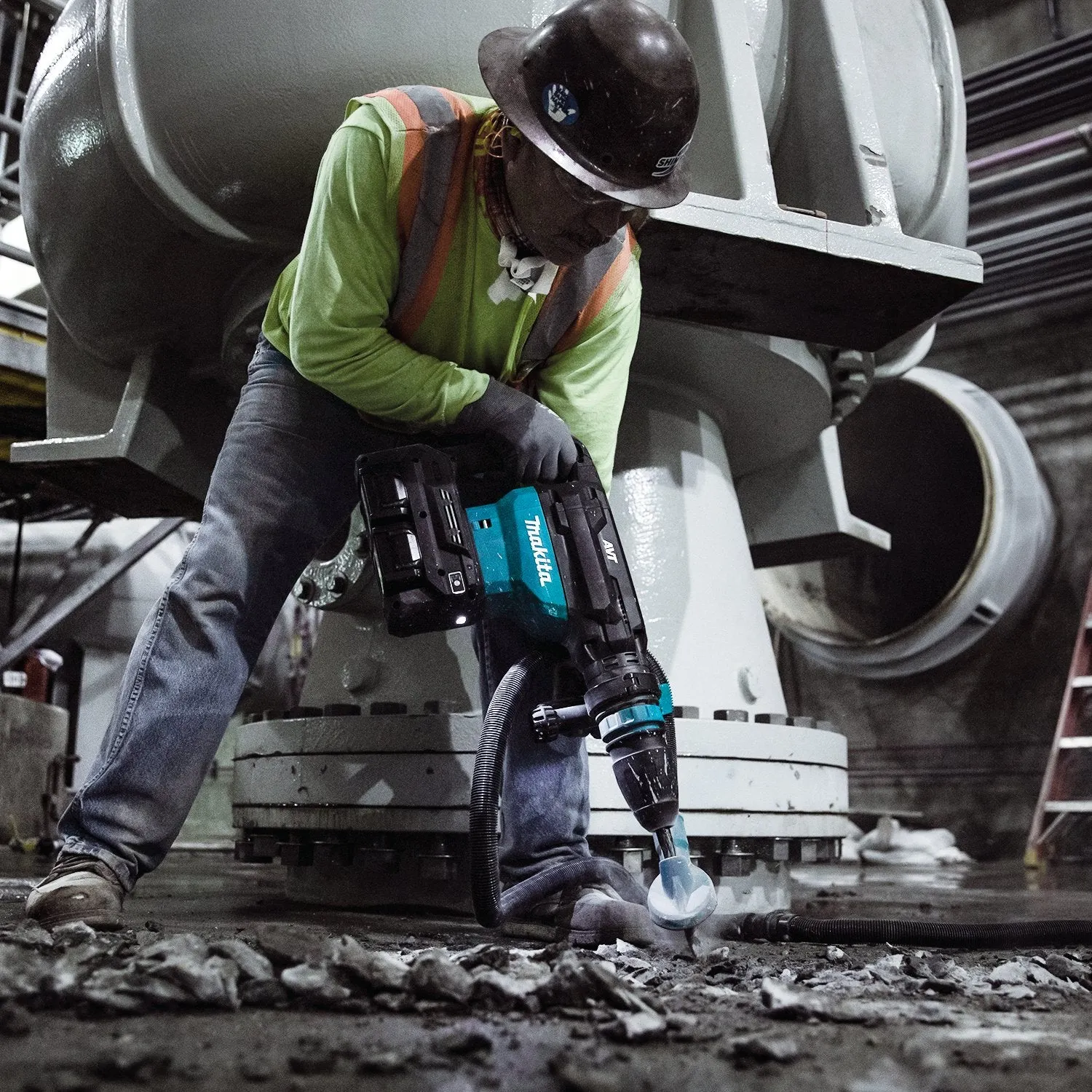 Makita (GMH02PM) 80V max (40V max X2) XGT® Brushless  28 lb. AVT® Demolition Hammer Kit