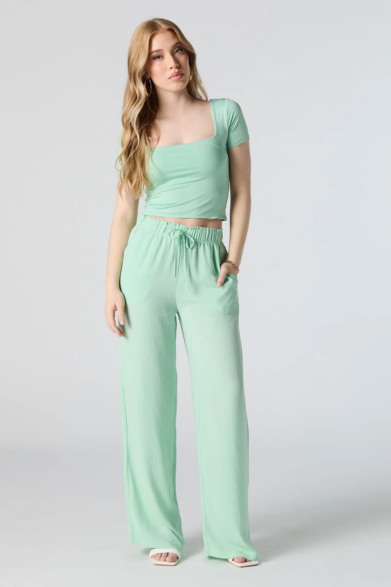 Pantalon à jambe large fluide avec taille coulissante