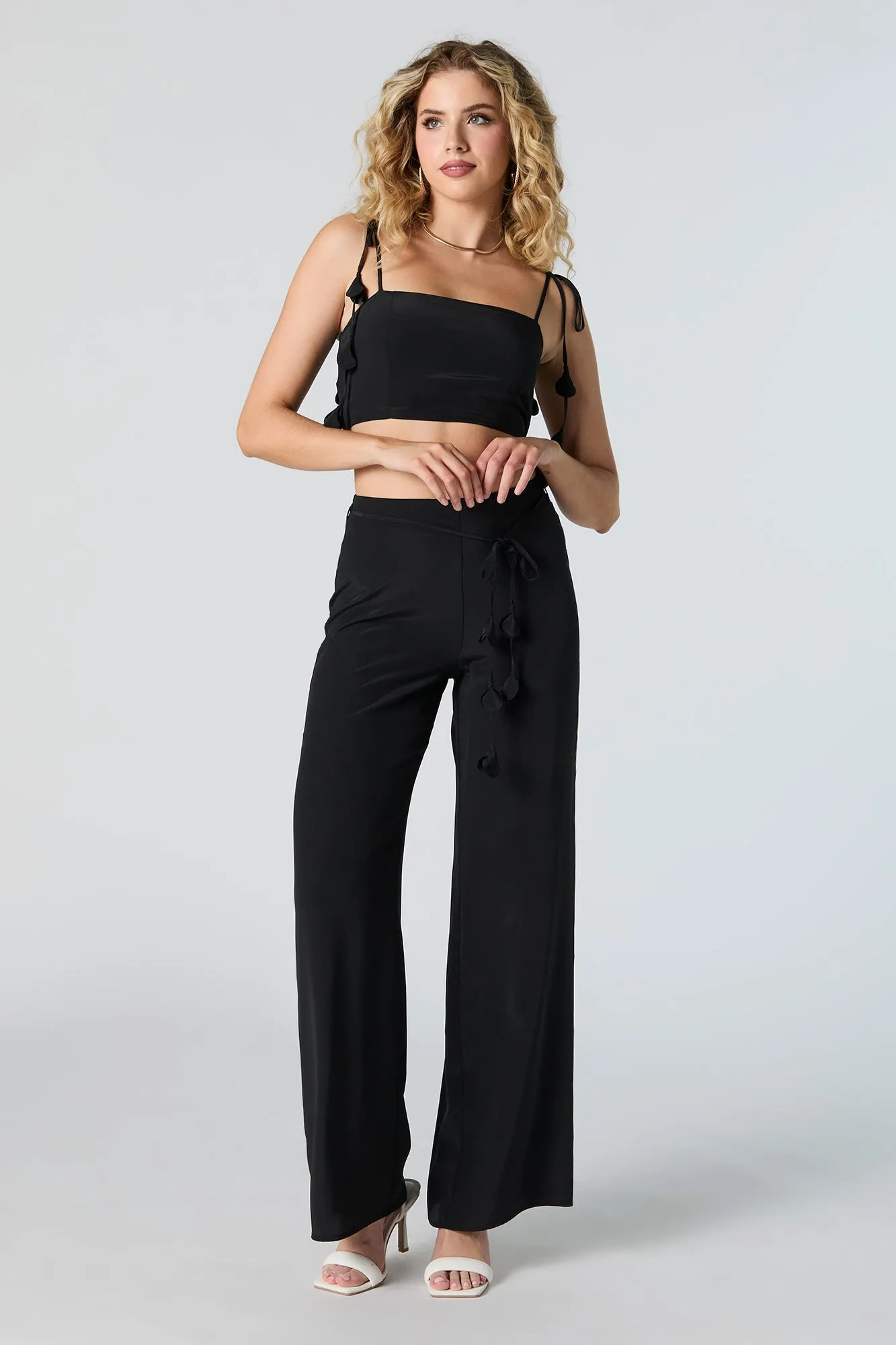 Pantalon palazzo garni d'un rang de pétales