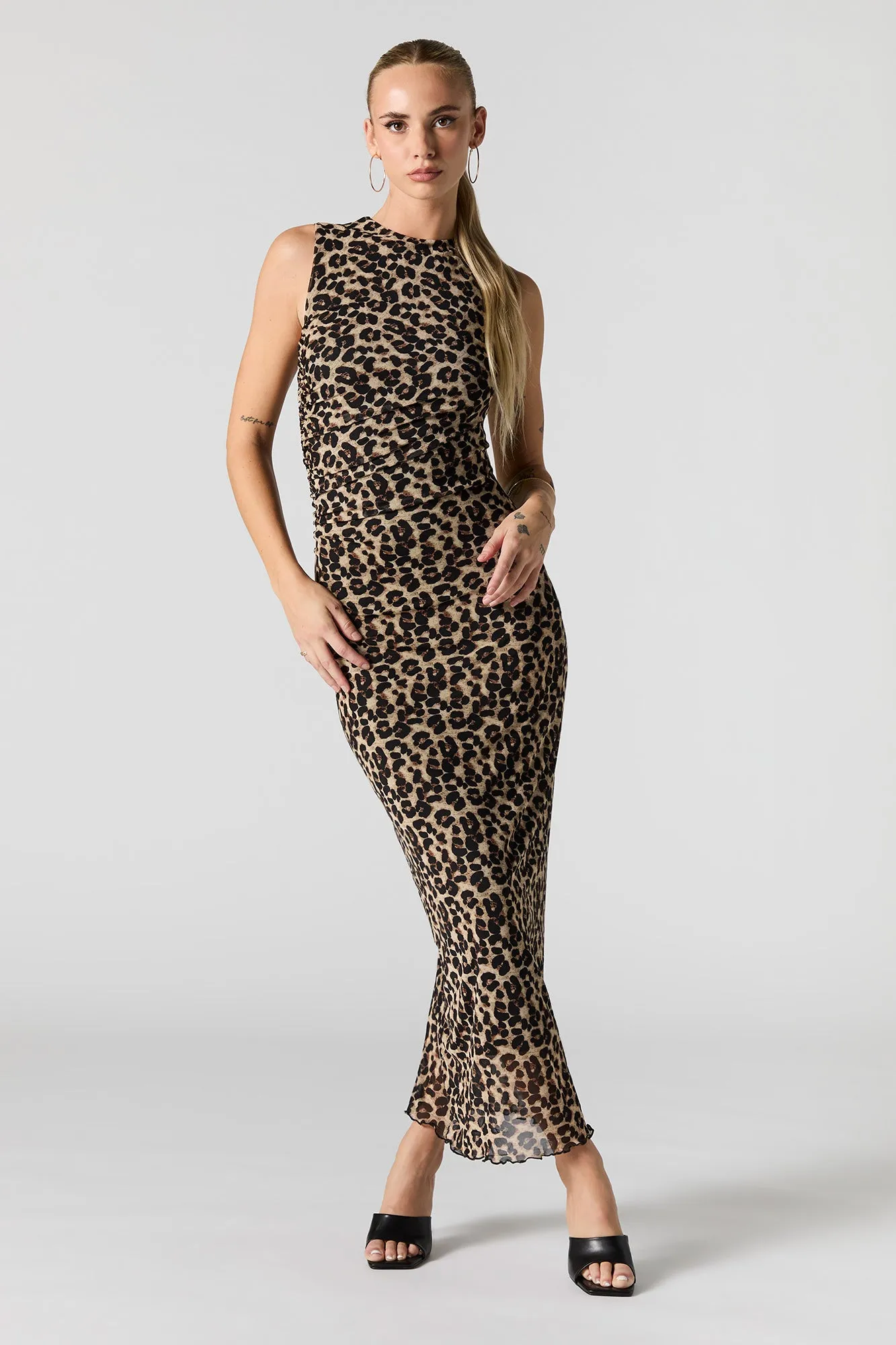 Robe maxi sans manches en filet imprimé avec col montant